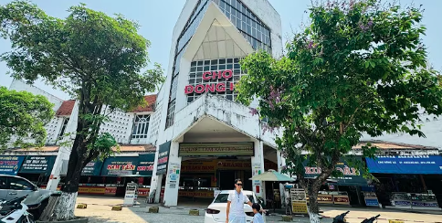 Tham quan chợ Đông Hà, ngôi chợ lớn nhất Quảng Trị. Độc đáo khu ẩm thực trong Chiếc Nón